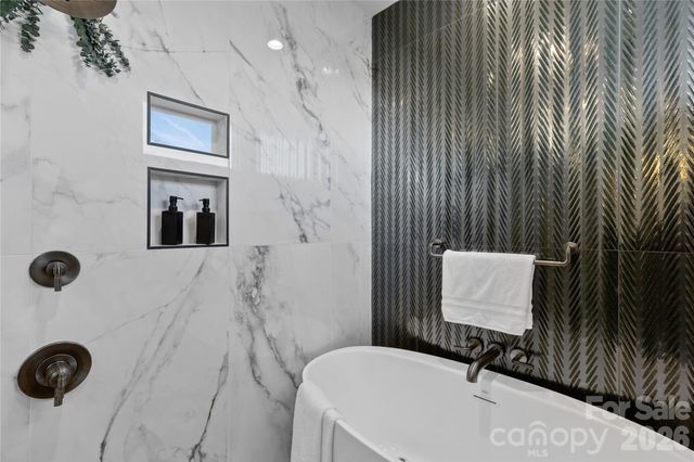 2117 LOMBARDY Circle, Charlotte, NC 28203