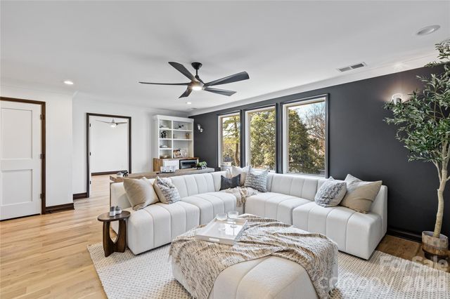 2117 LOMBARDY Circle, Charlotte, NC 28203