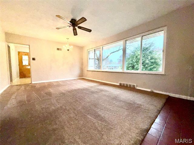 140 Willow Creek Road, Belleville, IL 62223