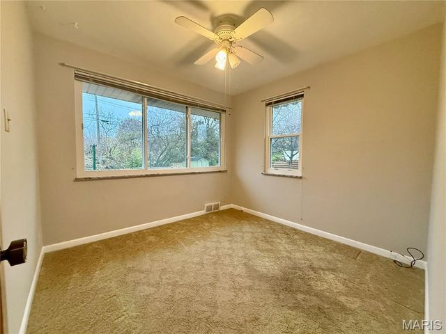 140 Willow Creek Road, Belleville, IL 62223