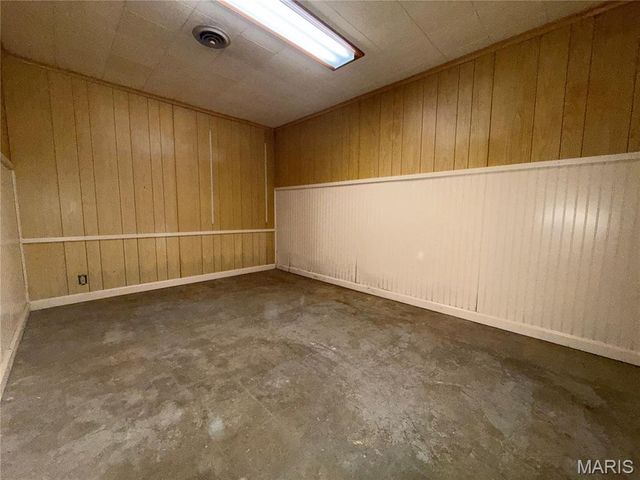 140 Willow Creek Road, Belleville, IL 62223