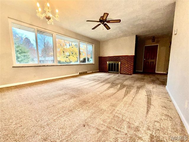 140 Willow Creek Road, Belleville, IL 62223