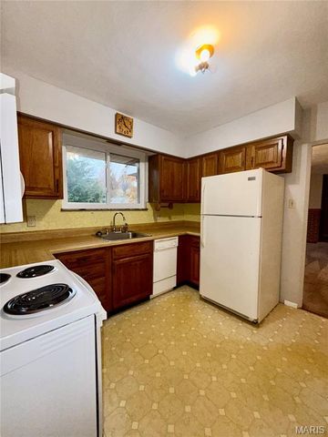 140 Willow Creek Road, Belleville, IL 62223