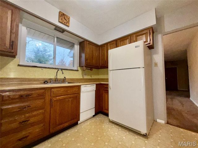 140 Willow Creek Road, Belleville, IL 62223