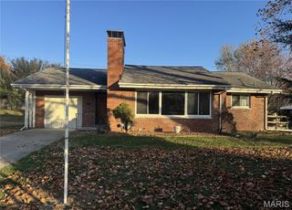 140 Willow Creek Road, Belleville, IL 62223