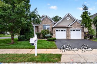 14 Crooked Stick Place, Monroe, NJ 08831