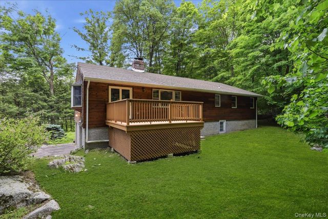 17 Galloway Lane, Cortlandt Manor, NY 10567