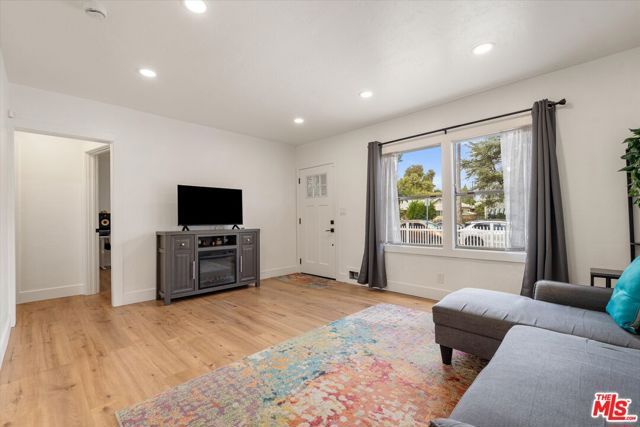 14654 Haynes Street, Van Nuys (los Angeles), CA 91411