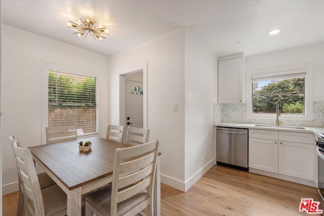 14654 Haynes Street, Van Nuys (los Angeles), CA 91411