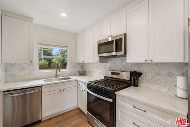 14654 Haynes Street, Van Nuys (los Angeles), CA 91411