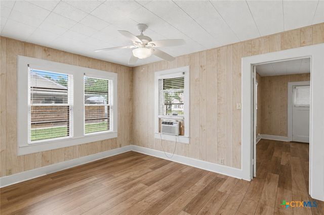 808 E Krezdorn Street, Seguin, TX 78155