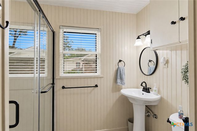 808 E Krezdorn Street, Seguin, TX 78155