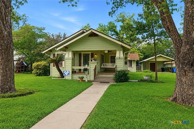 808 E Krezdorn Street, Seguin, TX 78155