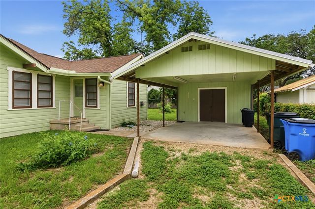 808 E Krezdorn Street, Seguin, TX 78155
