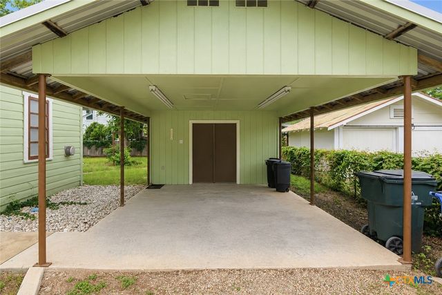808 E Krezdorn Street, Seguin, TX 78155