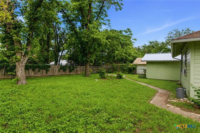 808 E Krezdorn Street, Seguin, TX 78155