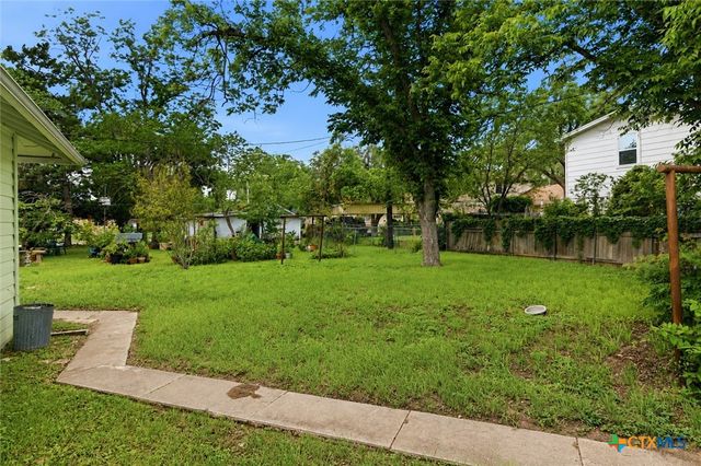 808 E Krezdorn Street, Seguin, TX 78155