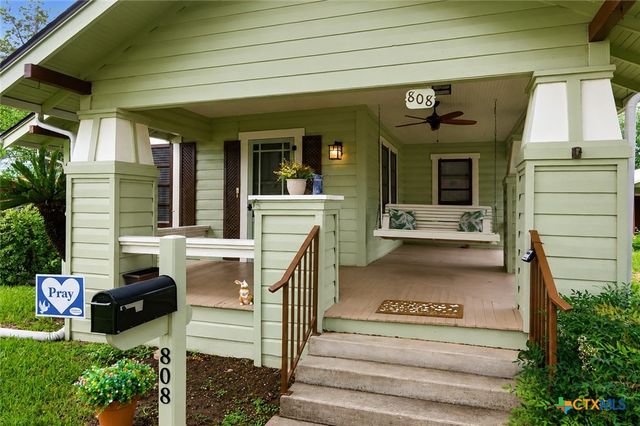 808 E Krezdorn Street, Seguin, TX 78155