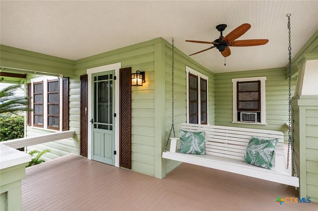 808 E Krezdorn Street, Seguin, TX 78155
