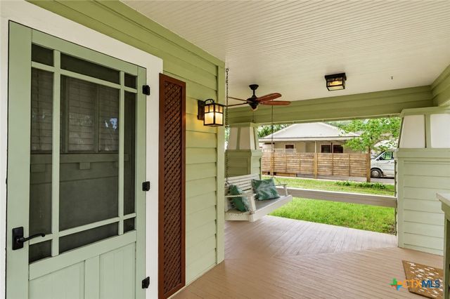 808 E Krezdorn Street, Seguin, TX 78155