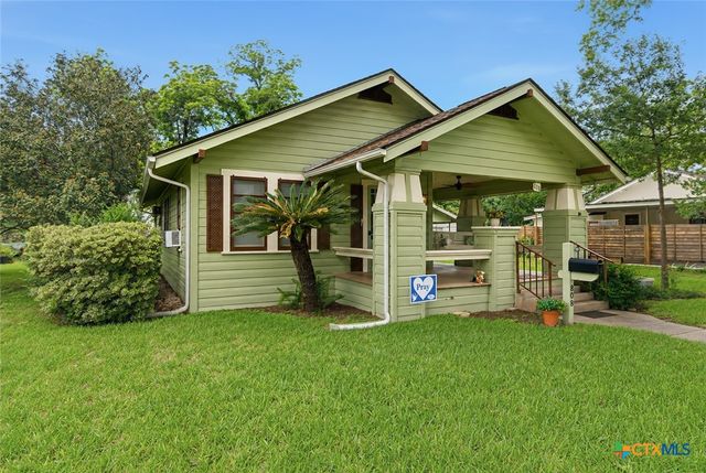 808 E Krezdorn Street, Seguin, TX 78155