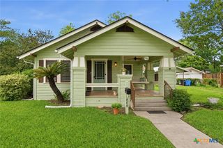 808 E Krezdorn Street, Seguin, TX 78155