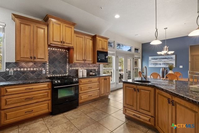 232 Crooked Oak Lane, Round Mountain, TX 78663