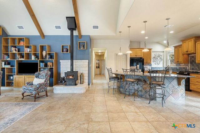 232 Crooked Oak Lane, Round Mountain, TX 78663