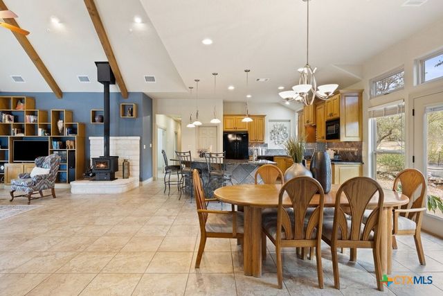 232 Crooked Oak Lane, Round Mountain, TX 78663