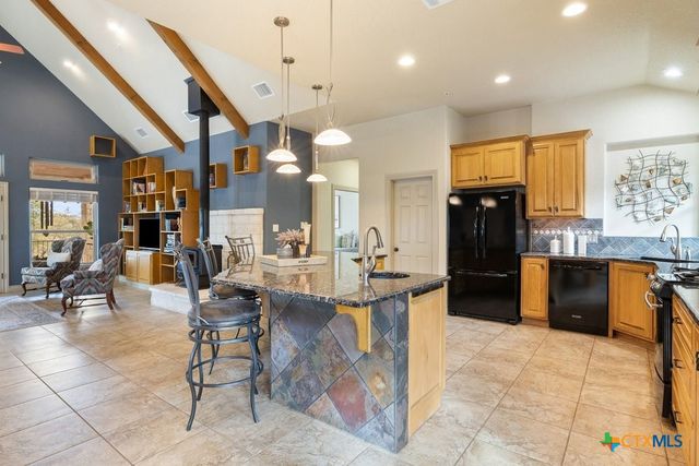 232 Crooked Oak Lane, Round Mountain, TX 78663