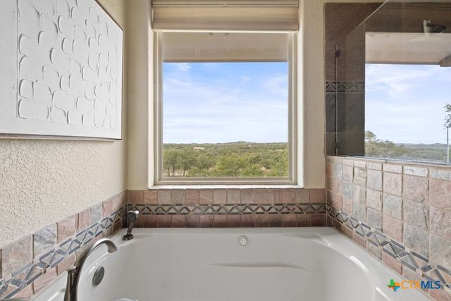 232 Crooked Oak Lane, Round Mountain, TX 78663