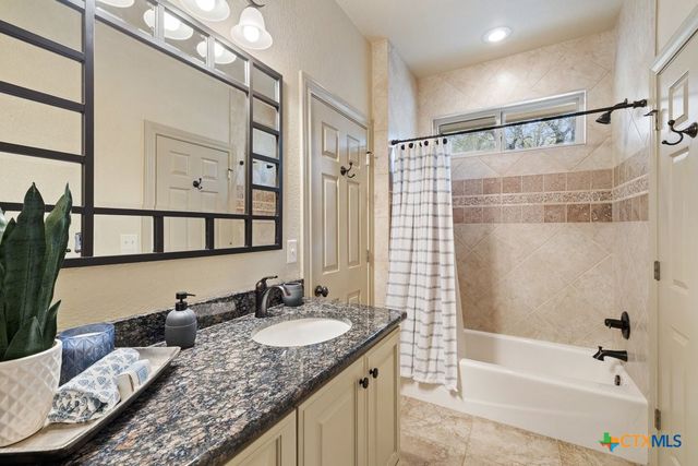 232 Crooked Oak Lane, Round Mountain, TX 78663