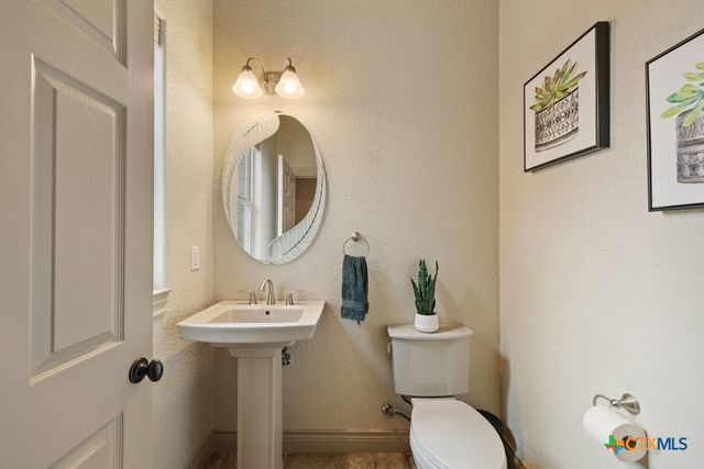 232 Crooked Oak Lane, Round Mountain, TX 78663