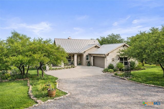 232 Crooked Oak Lane, Round Mountain, TX 78663
