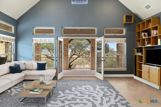 232 Crooked Oak Lane, Round Mountain, TX 78663