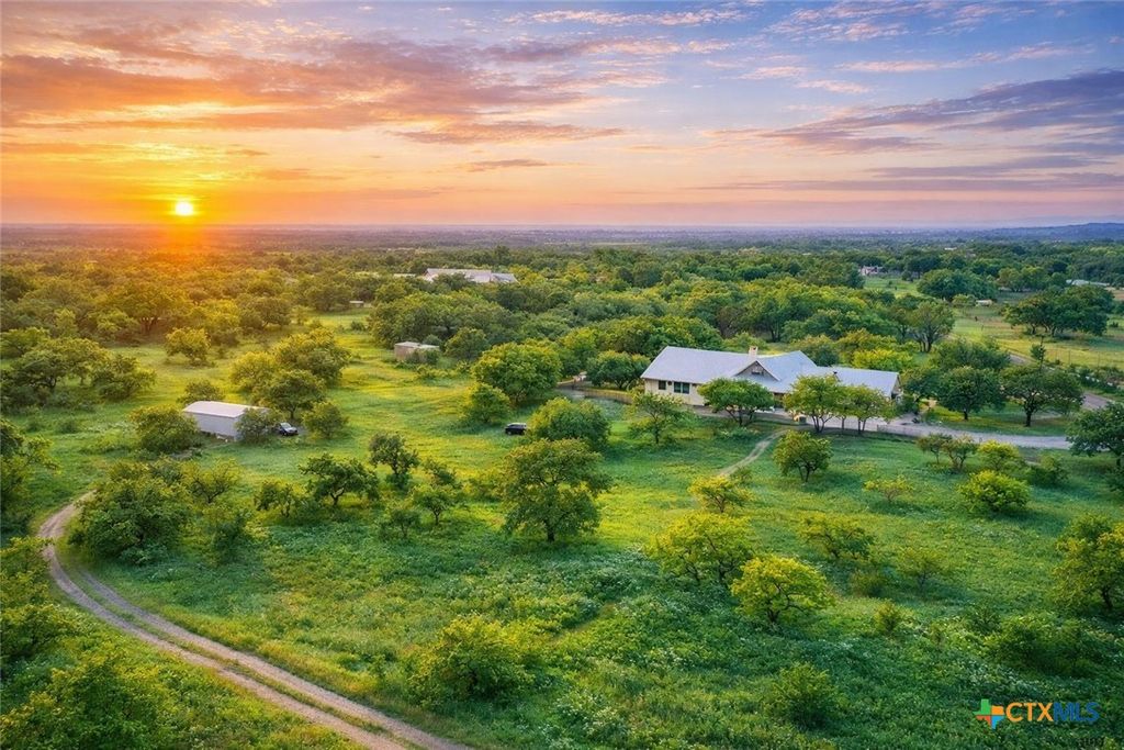 232 Crooked Oak Lane, Round Mountain, TX 78663