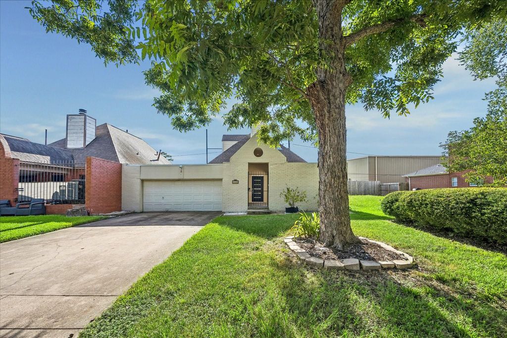1715 Gingerleaf Lane, Houston, TX 77055