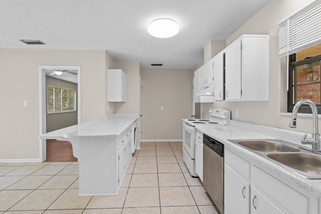 2107 Old Baindridge Road, Tallahassee, FL 32303