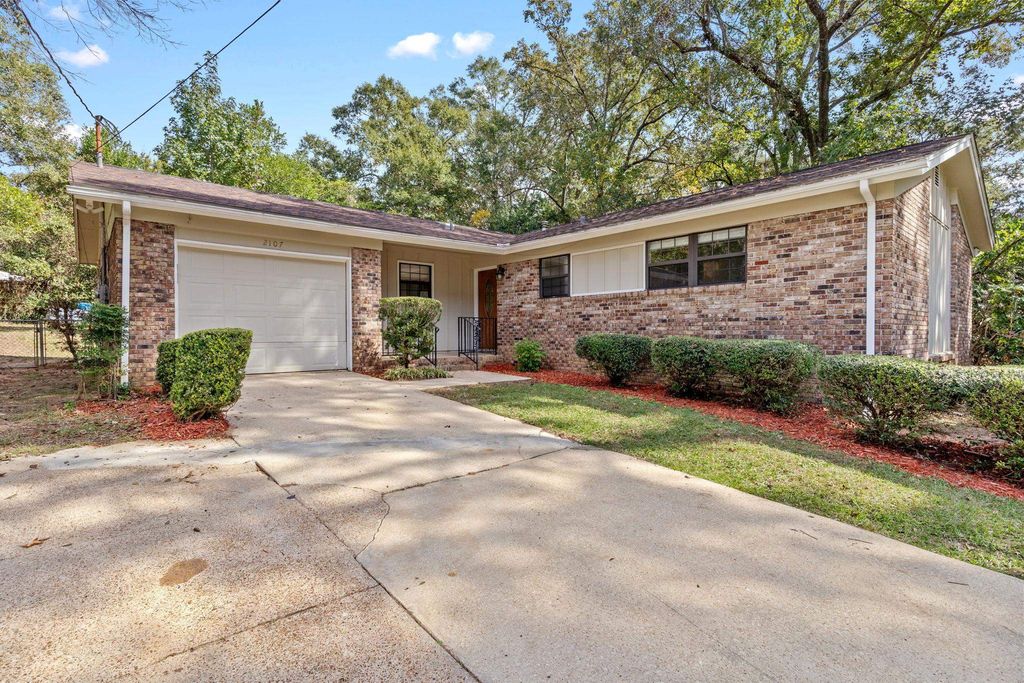 2107 Old Baindridge Road, Tallahassee, FL 32303