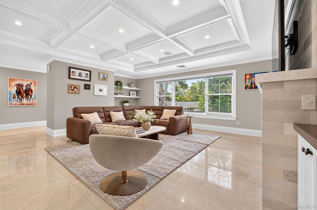 116 Valley Avenue, Locust Valley, NY 11560