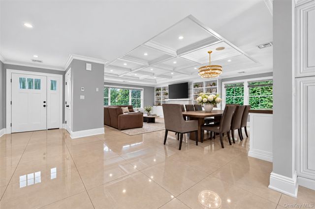 116 Valley Avenue, Locust Valley, NY 11560