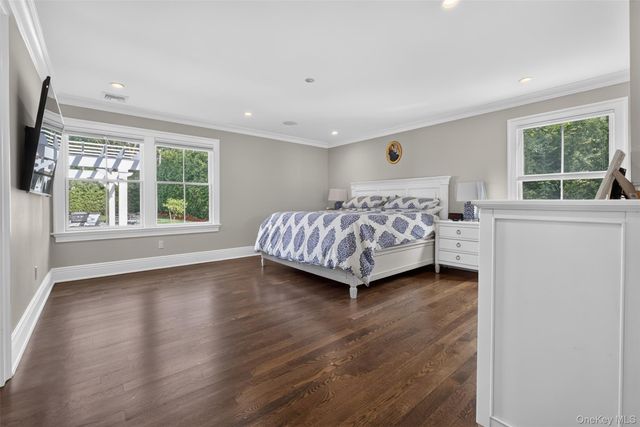 116 Valley Avenue, Locust Valley, NY 11560