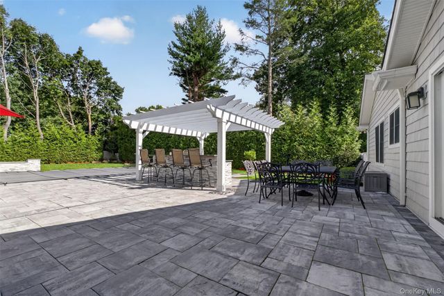 116 Valley Avenue, Locust Valley, NY 11560