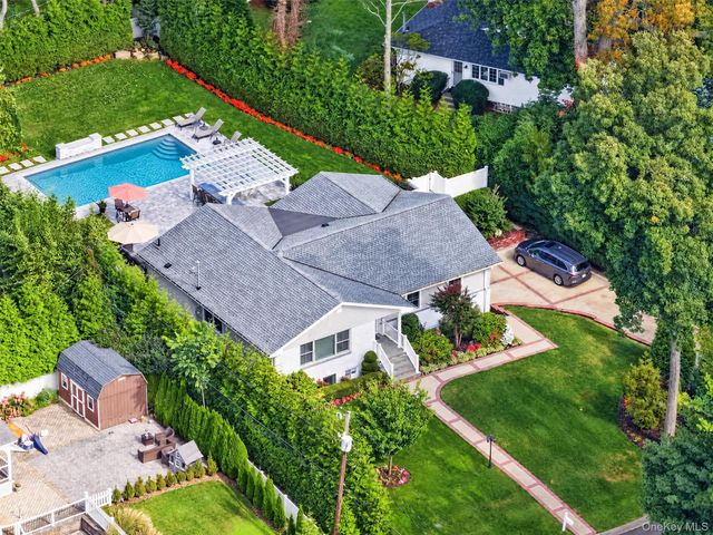 116 Valley Avenue, Locust Valley, NY 11560
