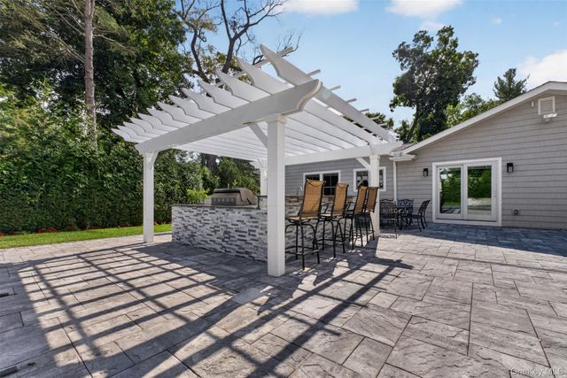 116 Valley Avenue, Locust Valley, NY 11560