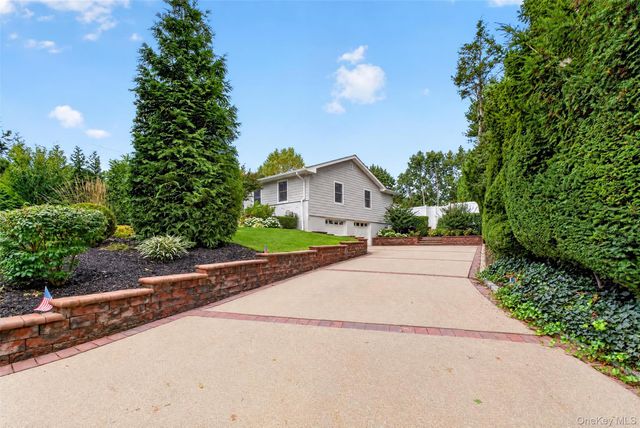 116 Valley Avenue, Locust Valley, NY 11560