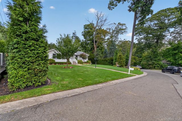 116 Valley Avenue, Locust Valley, NY 11560