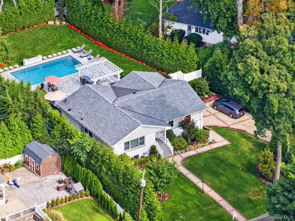 116 Valley Avenue, Locust Valley, NY 11560 — photo 5