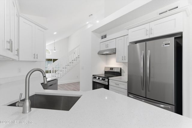 325 SUNRISE Circle, Neptune Beach, FL 32266