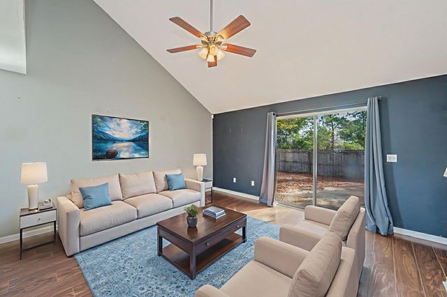 433 Forest Glen Place, Mary Esther, FL 32569